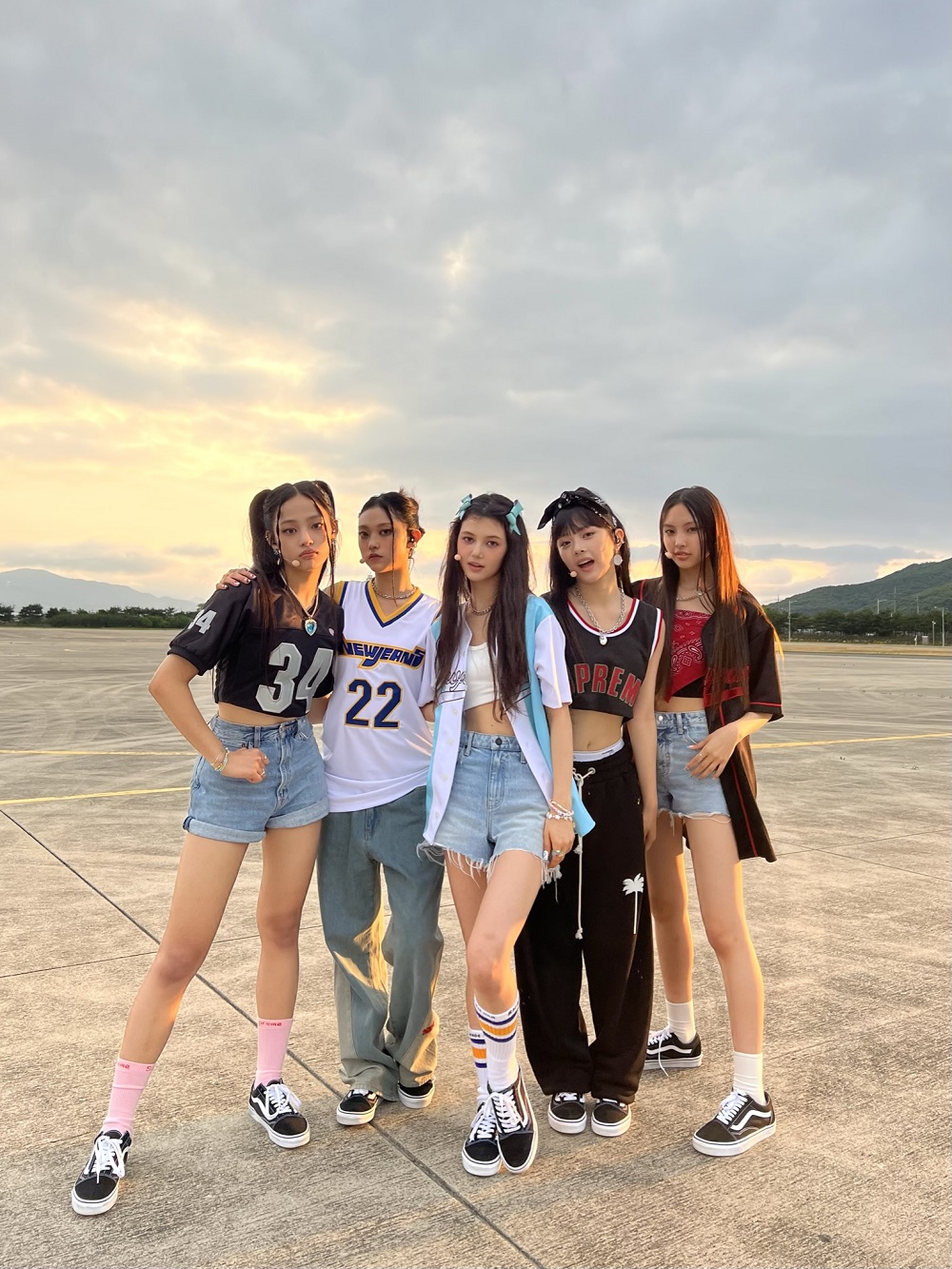 뉴진스, 오늘(8일) 데뷔 앨범 발매 "선주문량 44만장"