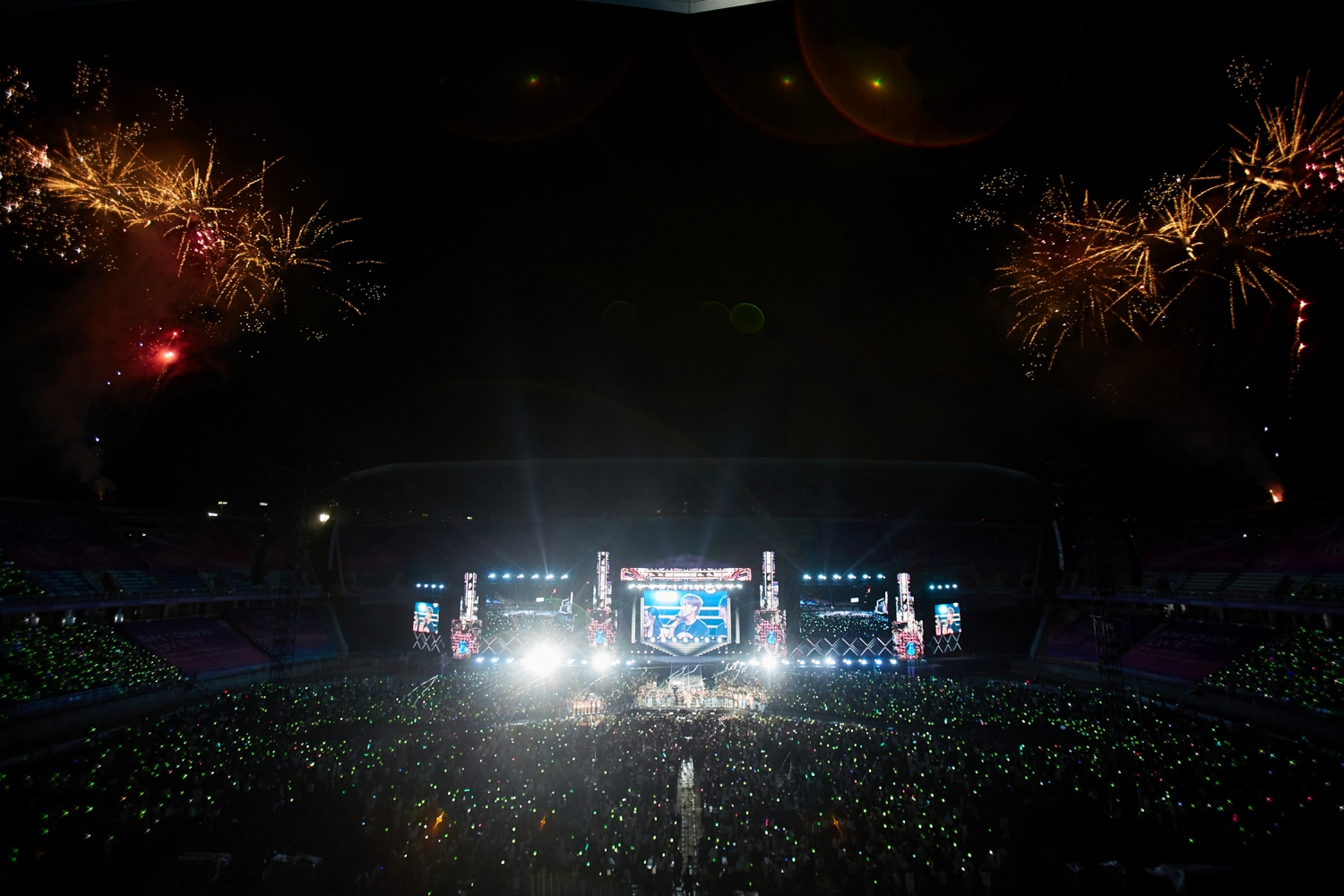 SMTOWN LIVE 2022, 3만여 관객 하나 된 축제 "좋은 노래들로 많은 기운 얻어 가셨길"