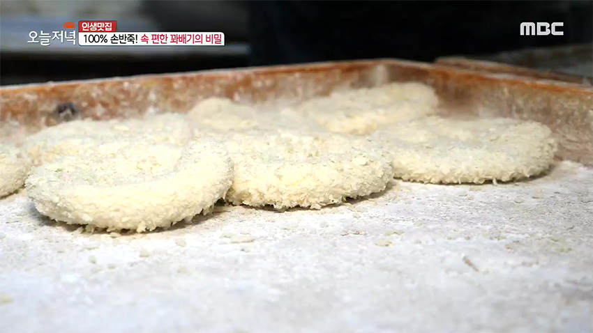 100% 수작업 착한 가격 꽈배기 맛집 | MBC연예 | 만나면 좋은 친구 MBC 꽈배기 2개를 단돈 1,000원에?! 100% 수작업 착한 가격 꽈배기... 