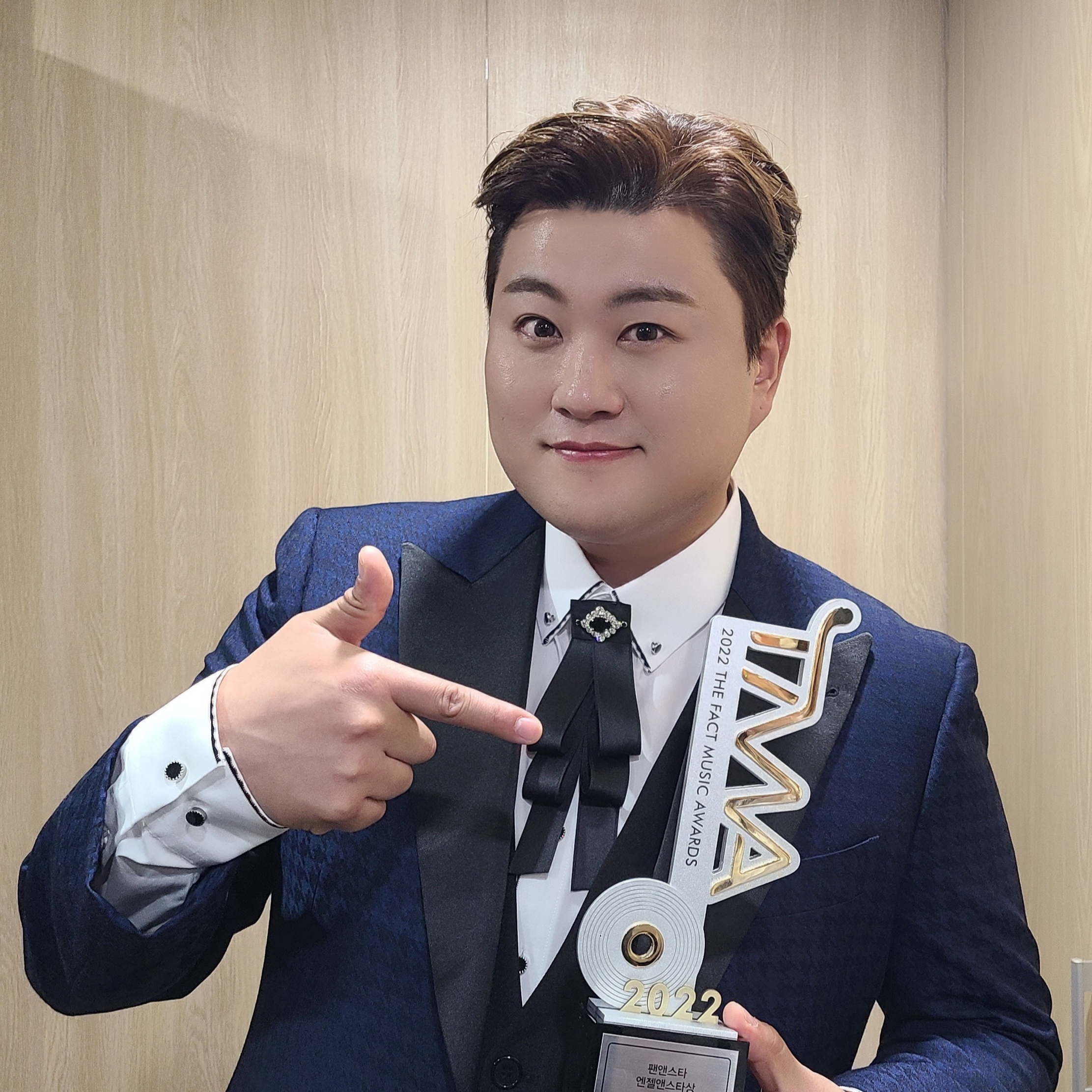 2022 TMA' 김호중, 팬앤스타 엔젤앤스타상 수상 "아리스 사랑해"