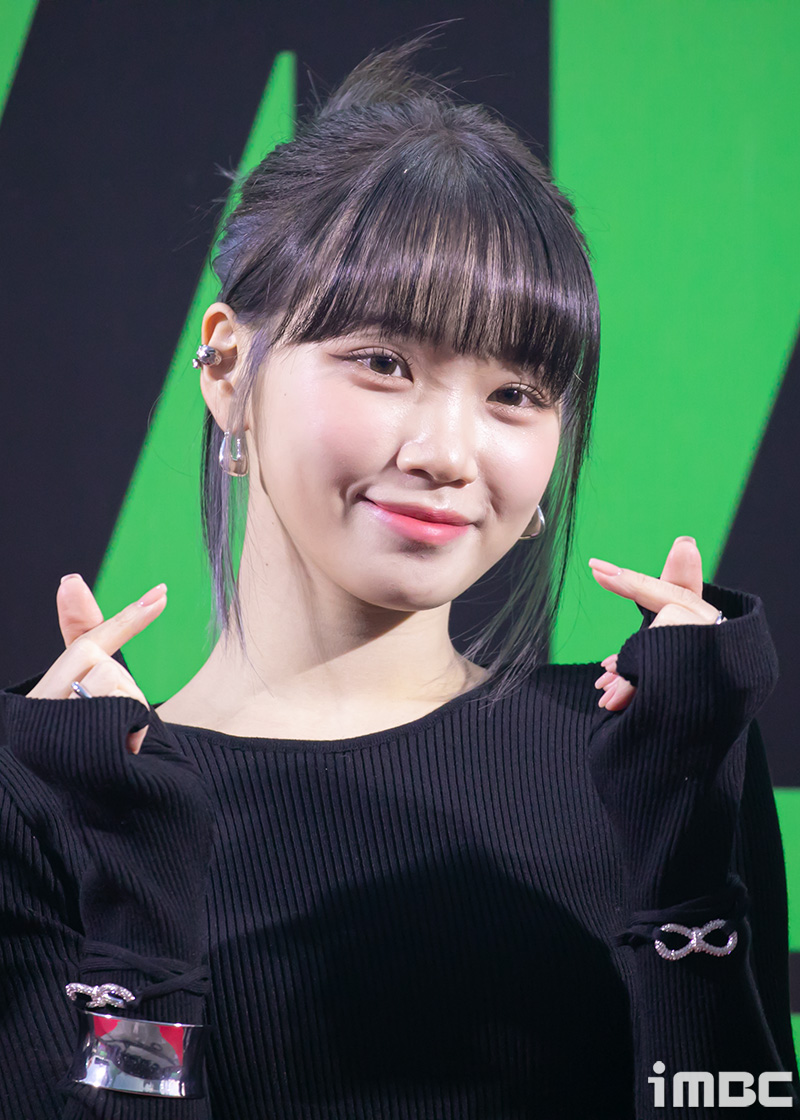 포토] 김채원, 더블하트 프라자~