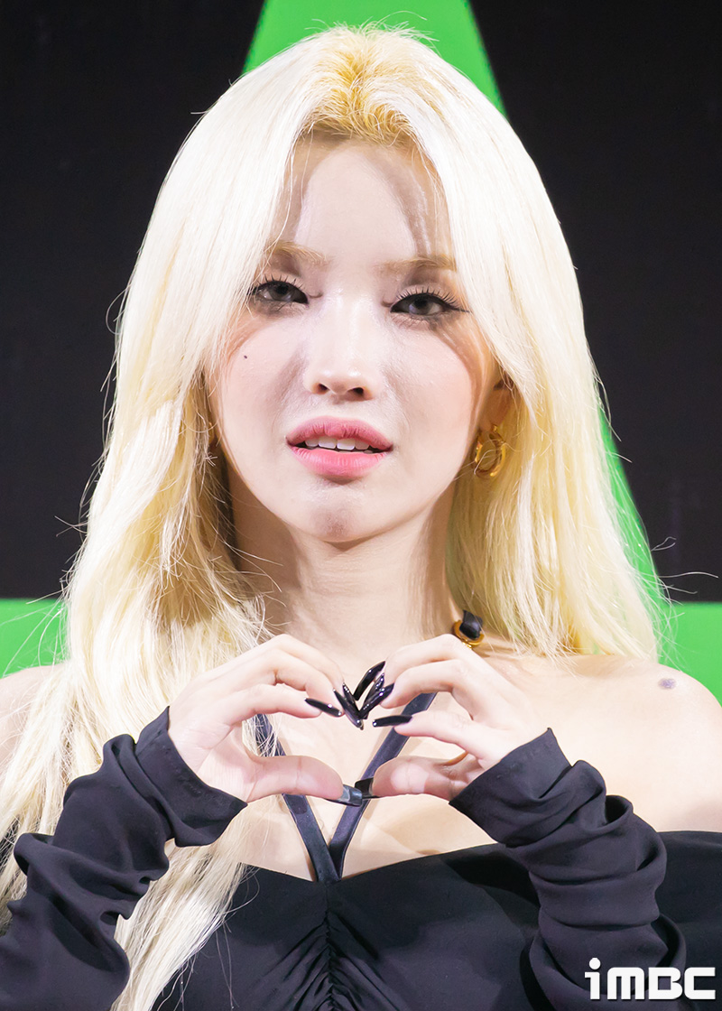 [포토] 소연, 땃쥐 하트