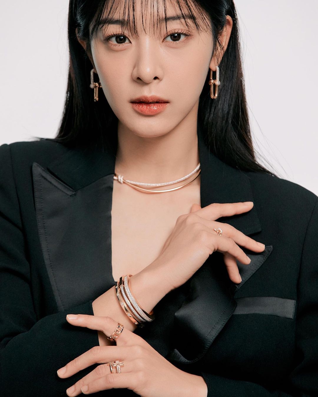 설인아, 럭셔리 매력 뽐낸 '심쿵' 비주얼...매일 리즈 경신中 [인스타]
