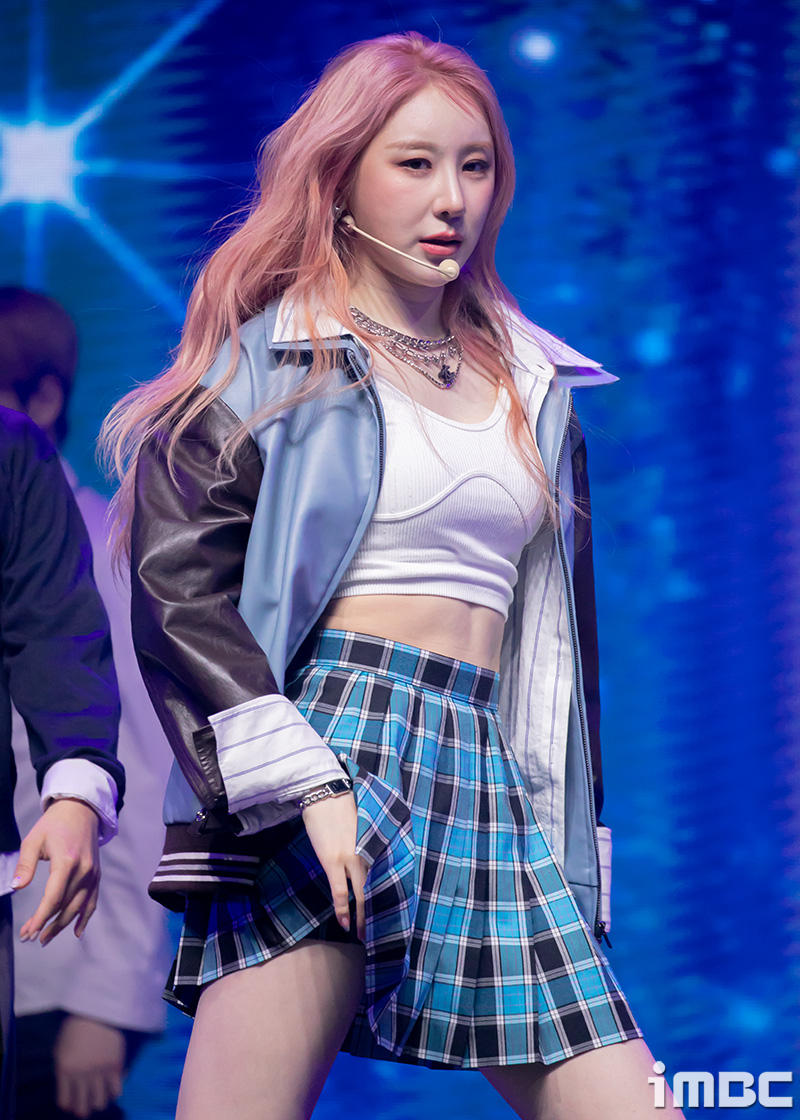 [포토] 이채연, 눈빛은 거들뿐