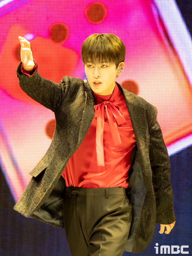 [포토] 타이틀곡 'THROW A DICE' 무대 선보이는 소디엑