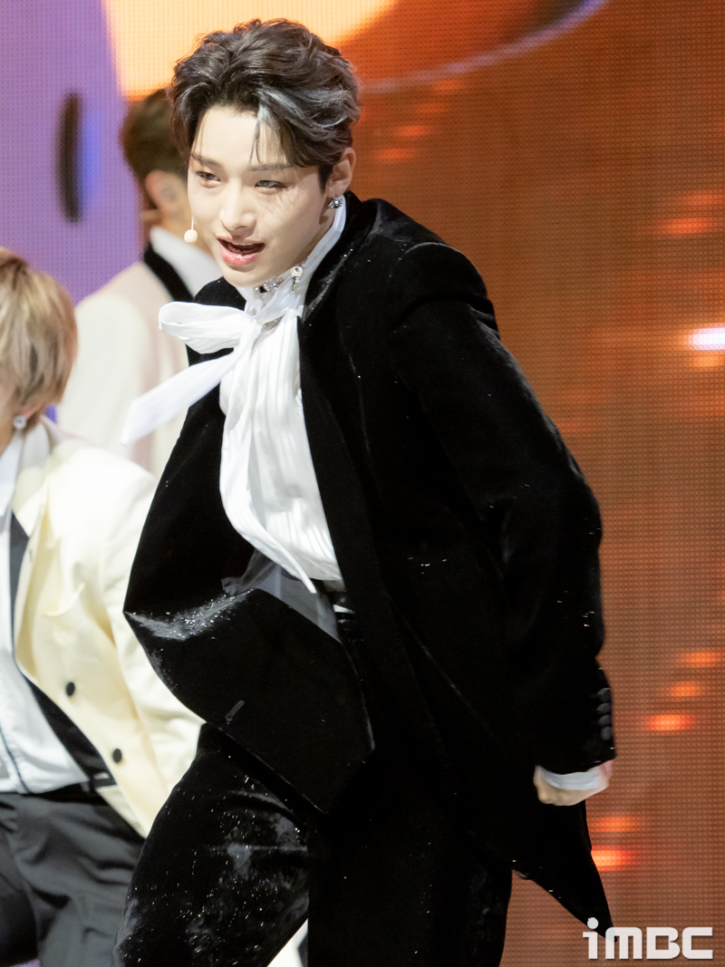 [포토] 타이틀곡 'THROW A DICE' 무대 선보이는 소디엑