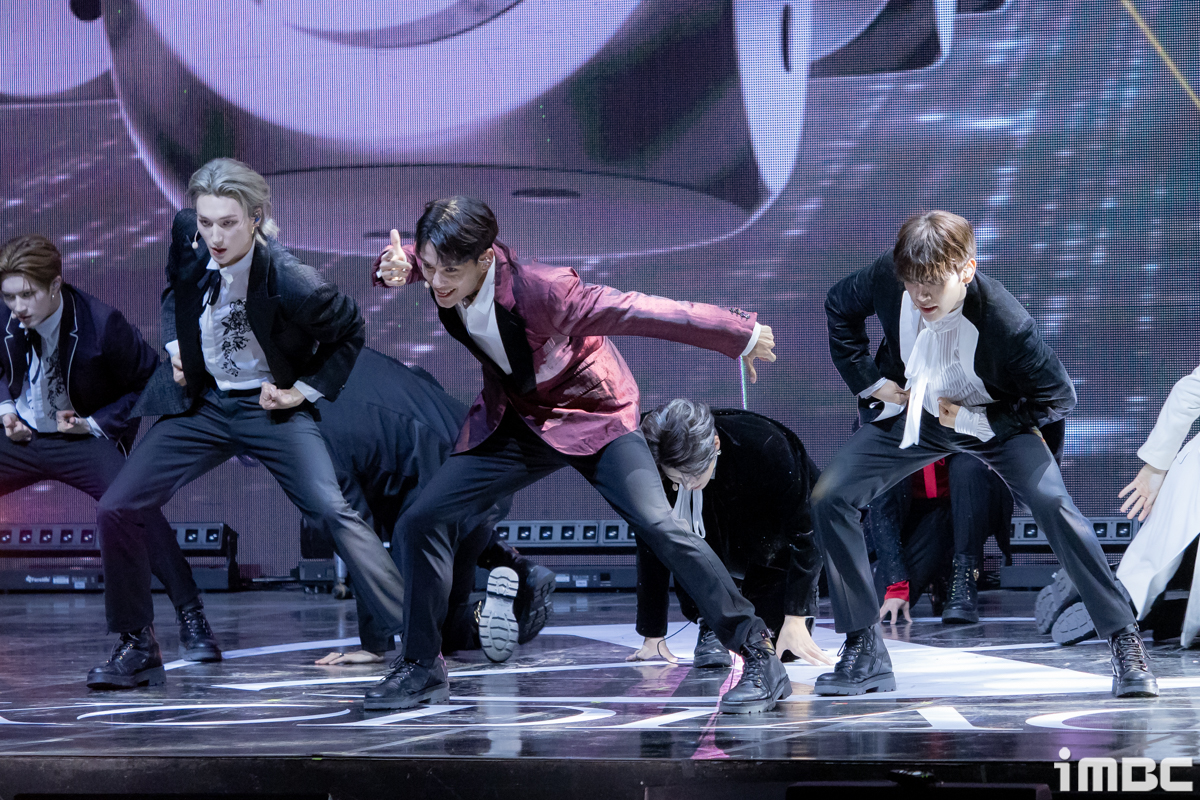 [포토] 타이틀곡 'THROW A DICE' 무대 선보이는 소디엑