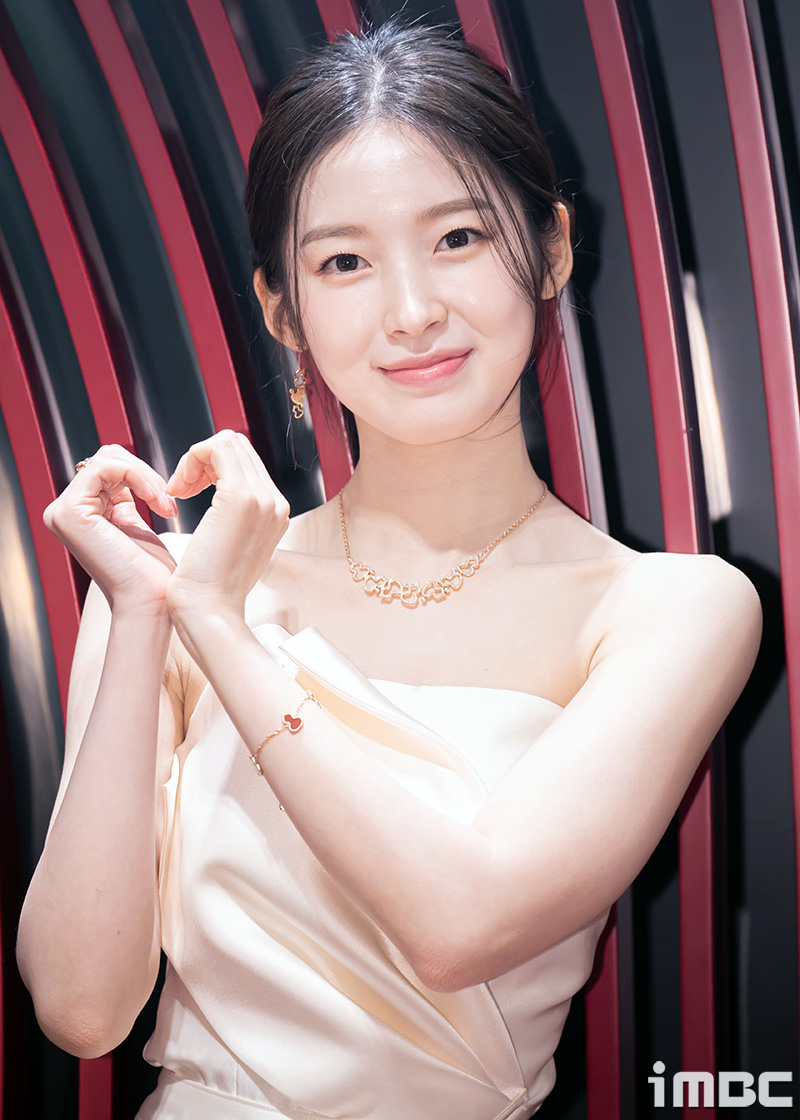 오마이걸 아린, 2천만 원 기부…자립준비청년 응원 | MBC연예 | 만나면 좋은 친구 MBC 오마이걸 아린, 2천만 원 기부…자립준비청년 응원