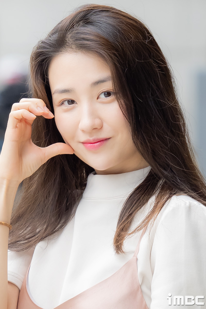 [포토] 박하선, '핑크빛 출근길'