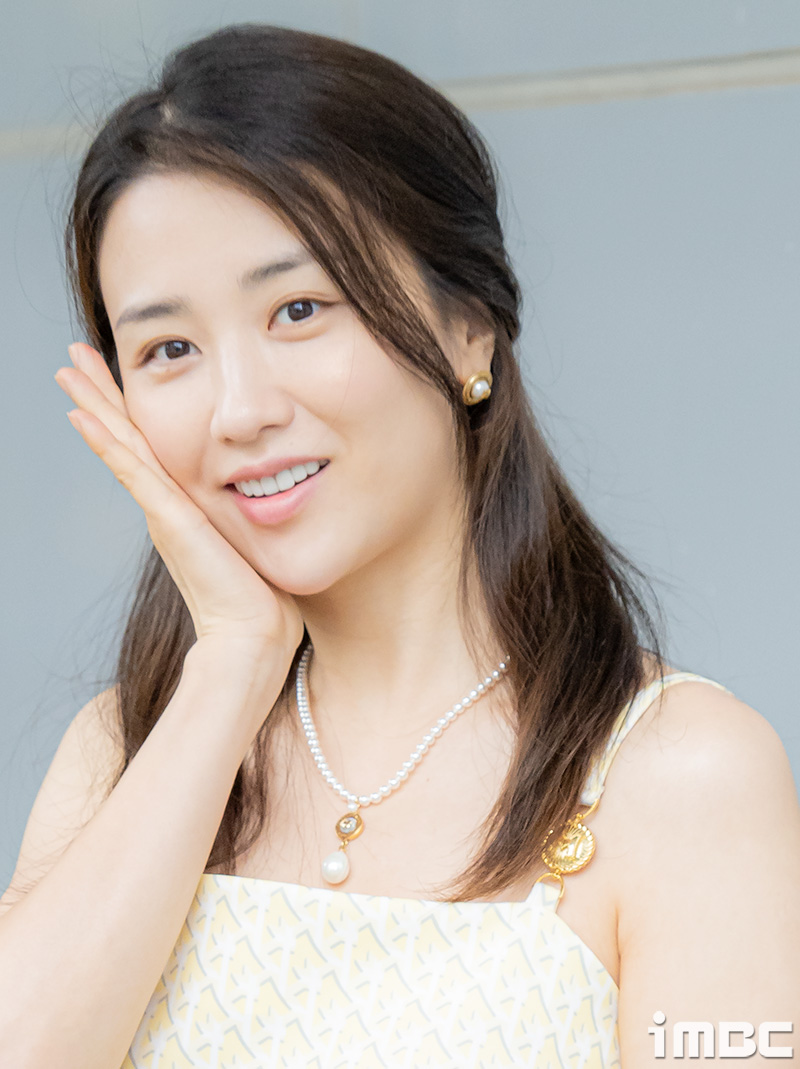[포토] 박하선, 화사한 원피스 입고 출근중