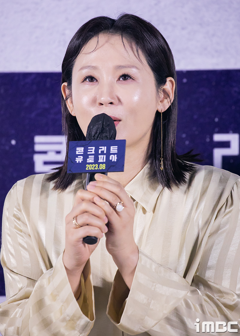 [포토] 김선영, 럭셔리 골드 스트라이프