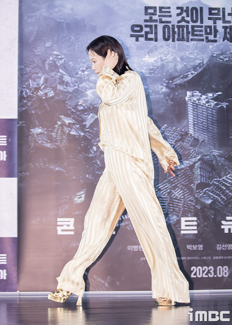 [포토] 김선영, 럭셔리 골드 스트라이프