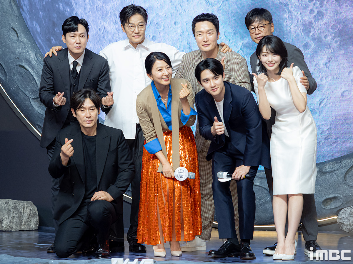 [포토] 더 문 주연배우들, '팬들과의 만남'