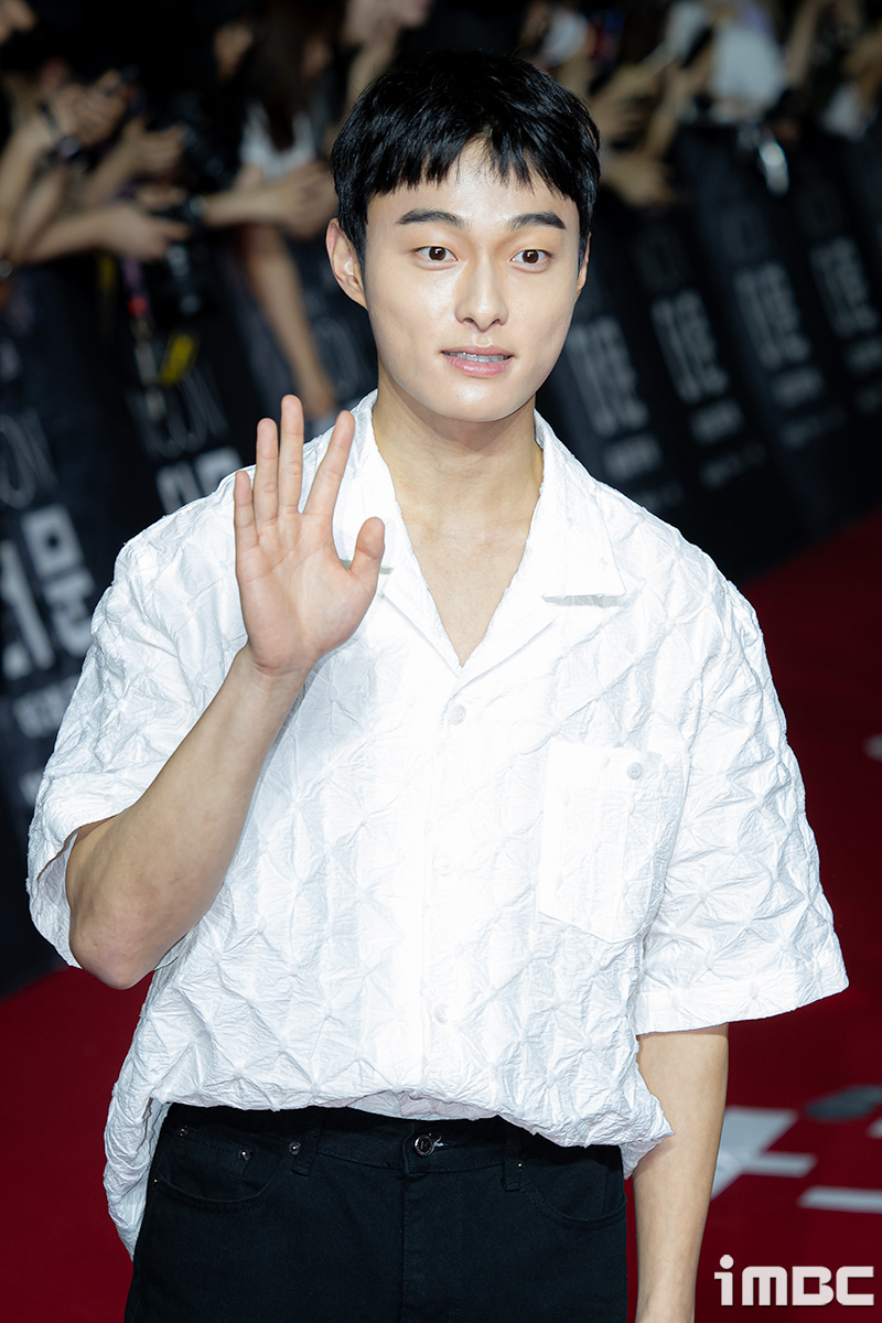[포토] 윤찬영,'실패없는 블랙 앤 화이트'