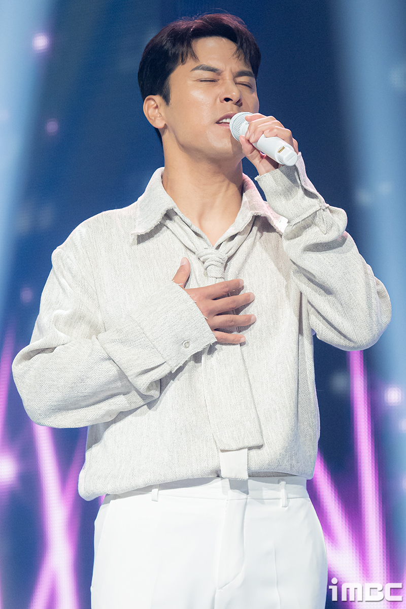 [포토] 장민호, '가슴을 울리는 노래'