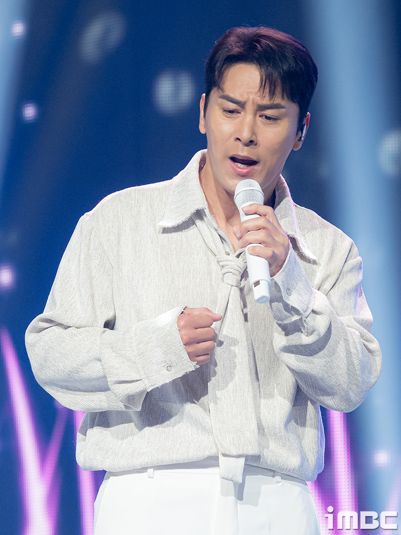 [포토] 장민호, '가슴을 울리는 노래'