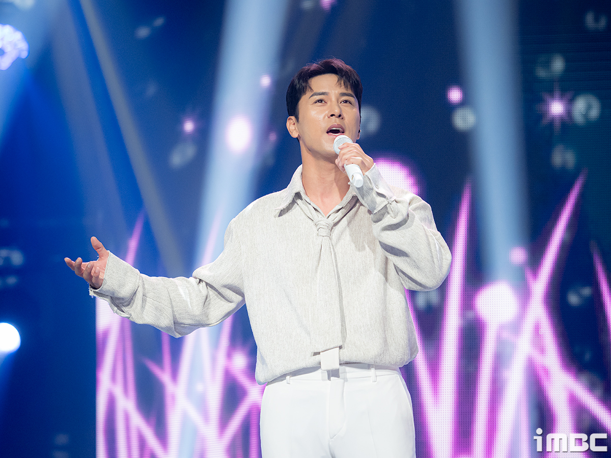 [포토] 장민호, '가슴을 울리는 노래'