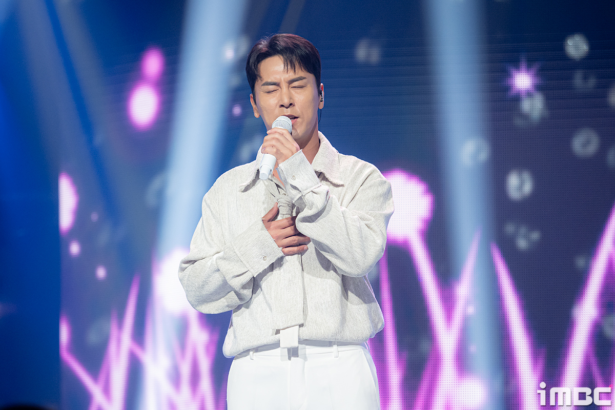 [포토] 장민호, '가슴을 울리는 노래'
