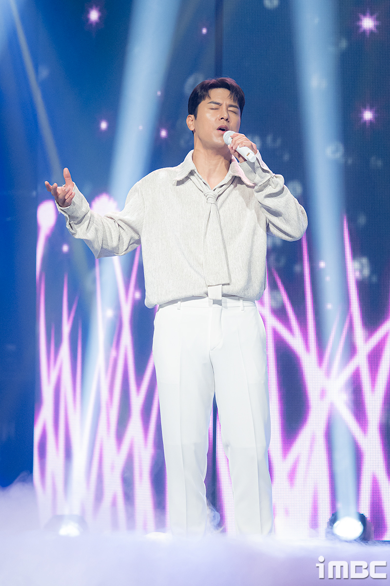 [포토] 장민호, '가슴을 울리는 노래'