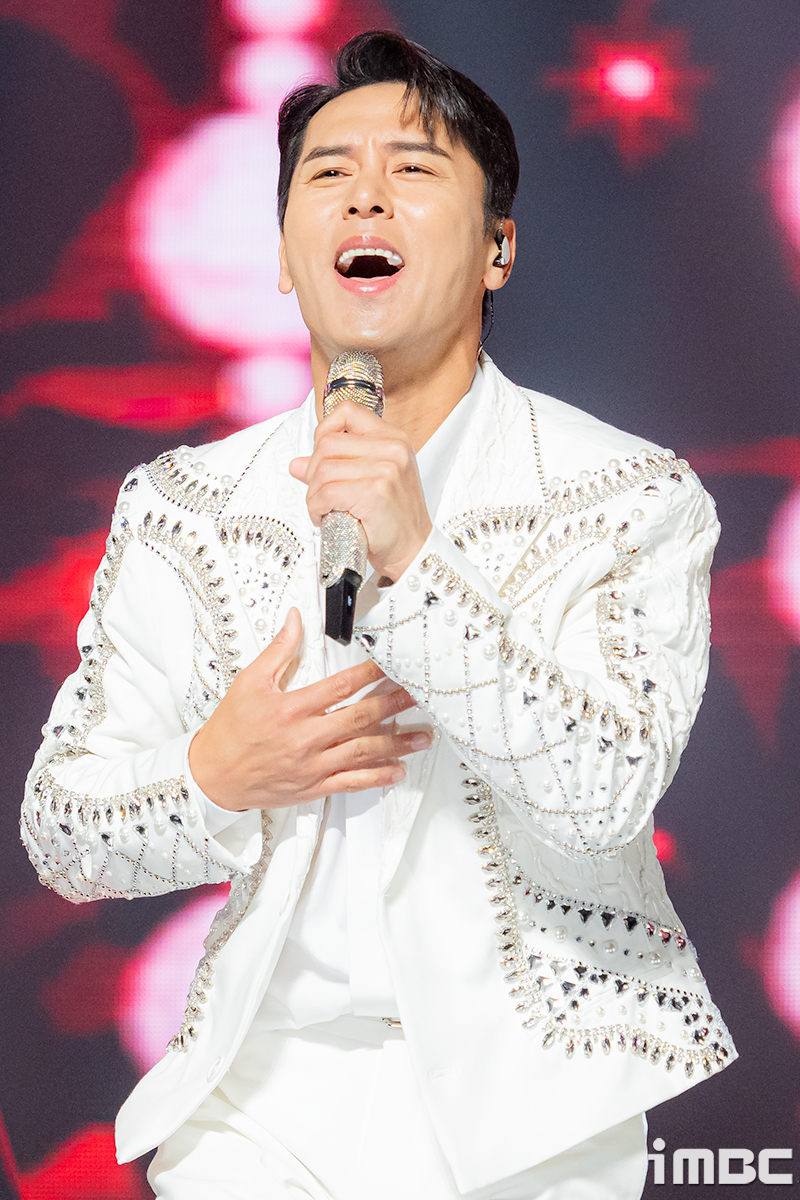 [포토] 장민호, '정열적 무대'