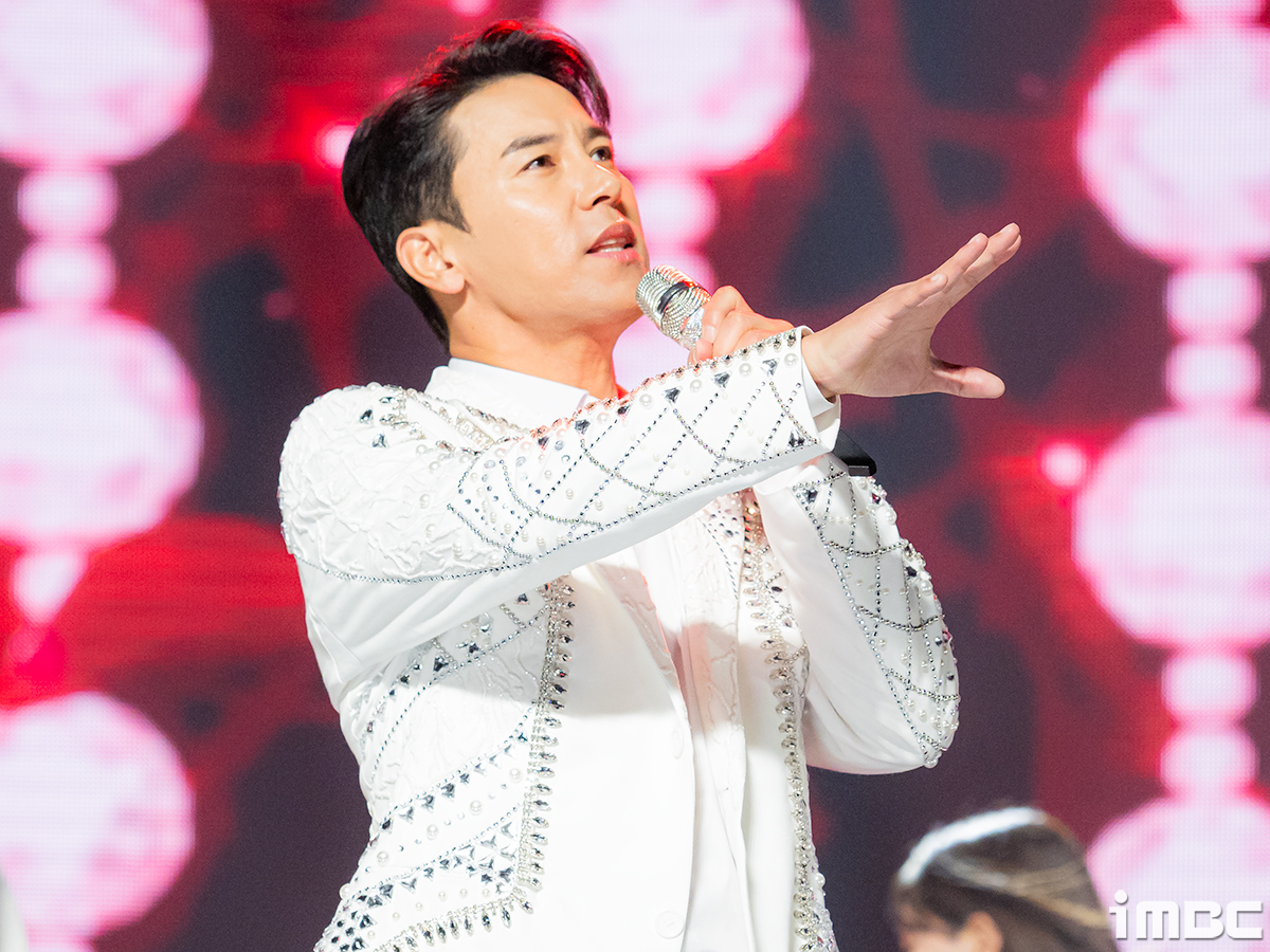 [포토] 장민호, '정열적 무대'