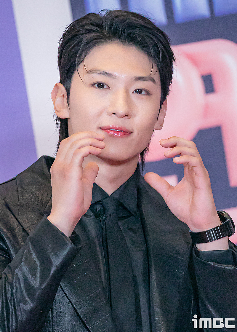 [움짤] 덱스, '젠틀매너' 빛난 김진영