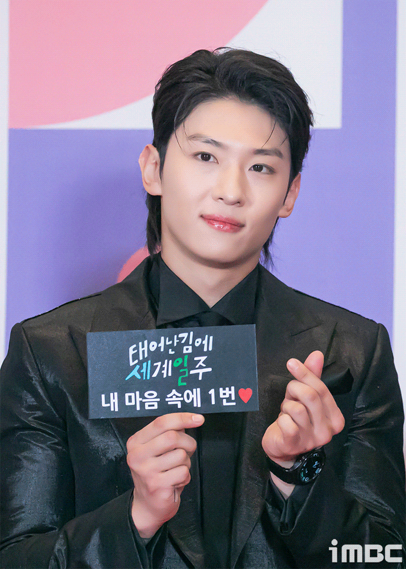 [움짤] 덱스, '젠틀매너' 빛난 김진영