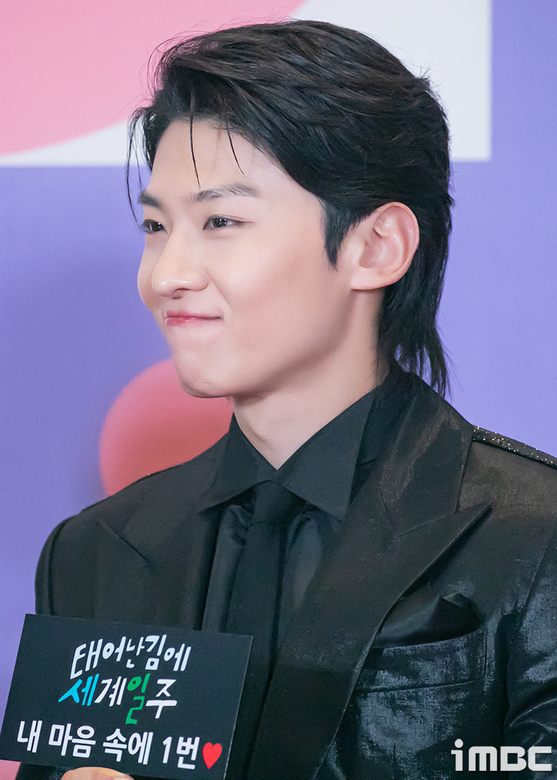 [움짤] 덱스, '젠틀매너' 빛난 김진영
