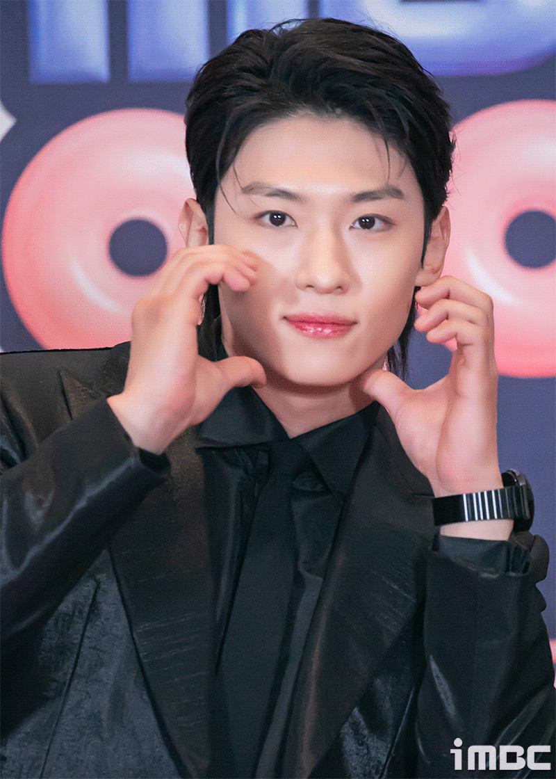 [움짤] 덱스, '젠틀매너' 빛난 김진영