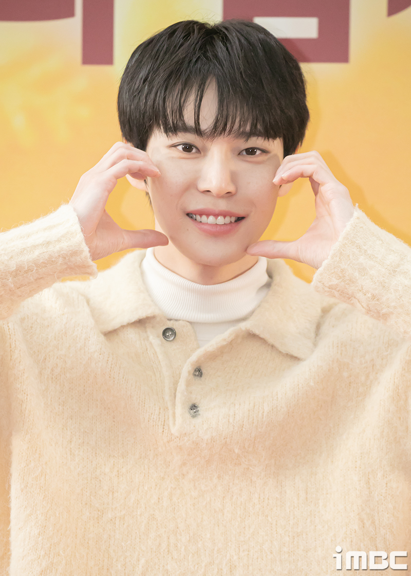 NCT 도영, 첫 솔로 앨범 발매…꽃피는 봄에 어울리는 '청춘의 포말'
