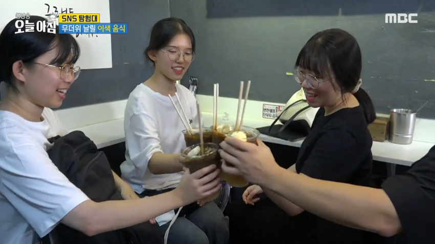무더위를 날려줄 이색 음식 '컵 냉면'