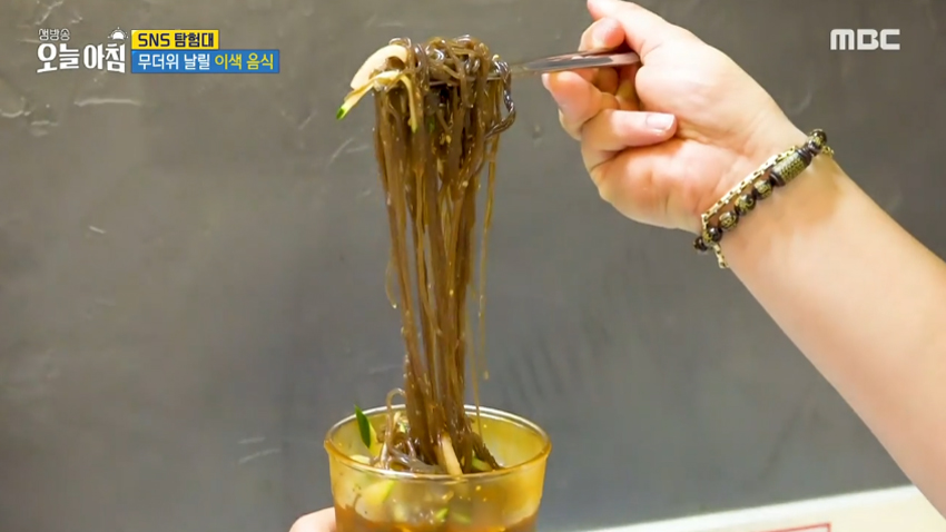 무더위를 날려줄 이색 음식 '컵 냉면'