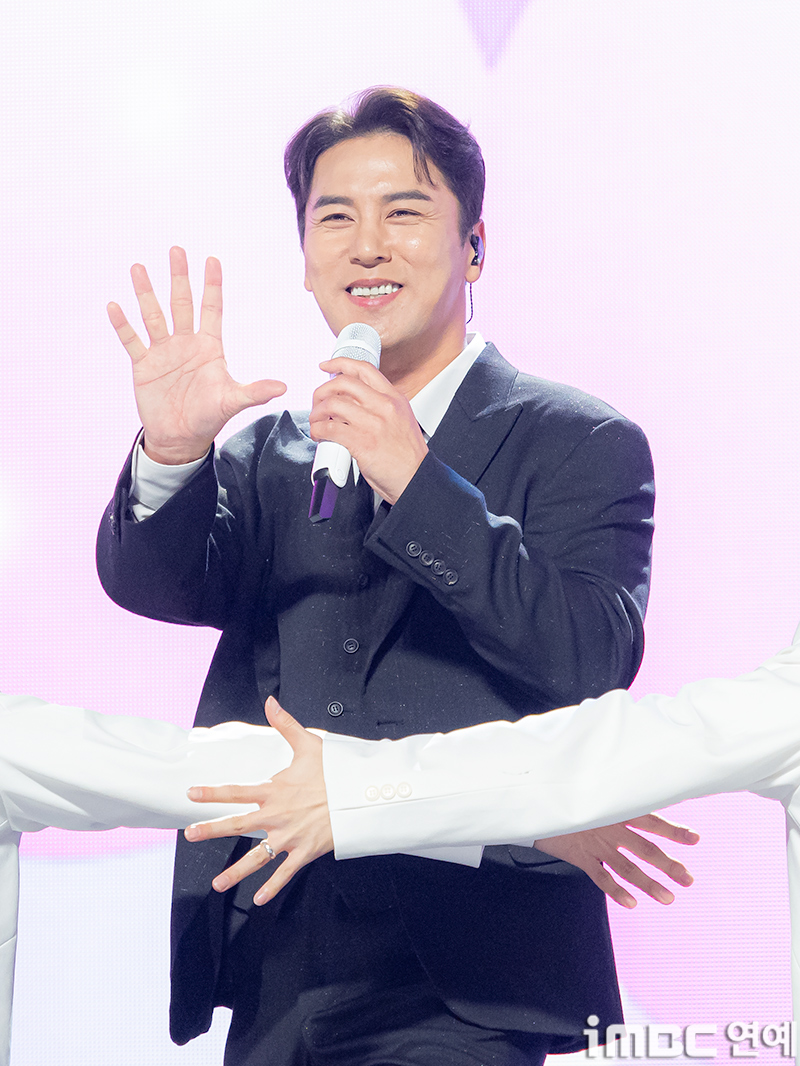 [포토] 장민호, ‘사랑의 티키타카’