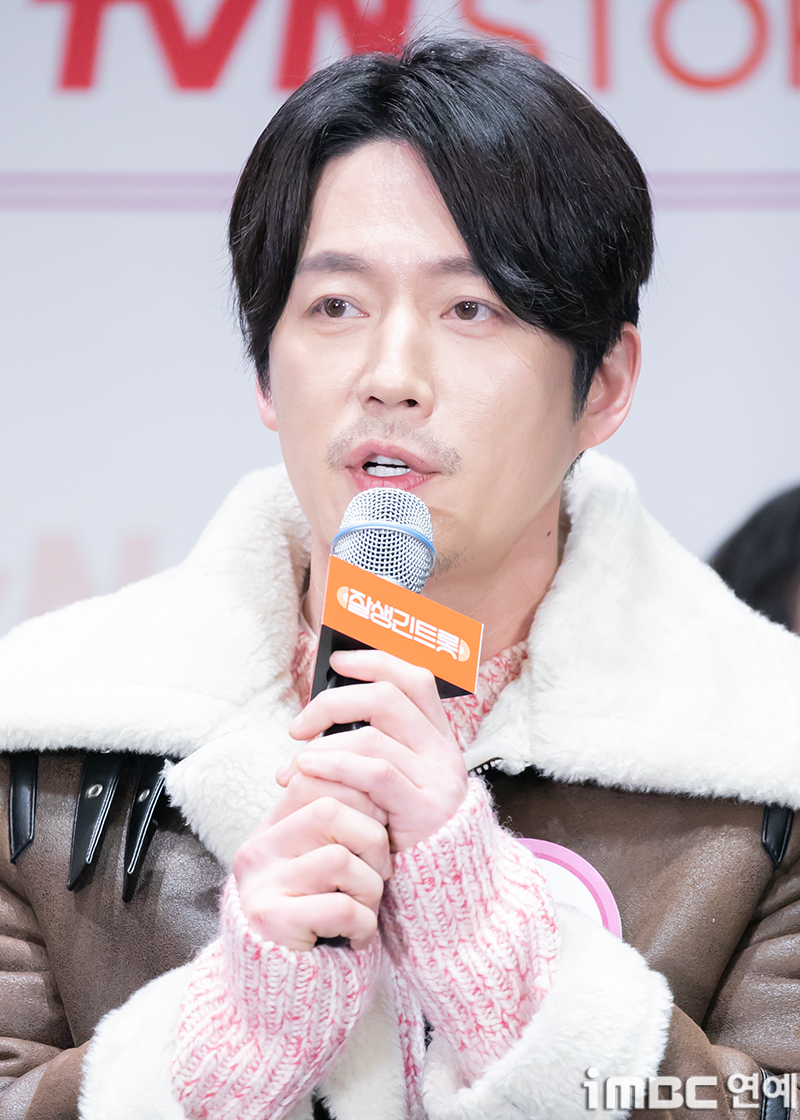 배우 장혁, 마이크 잡고 트로트 부르는 이유(잘생긴 트롯)