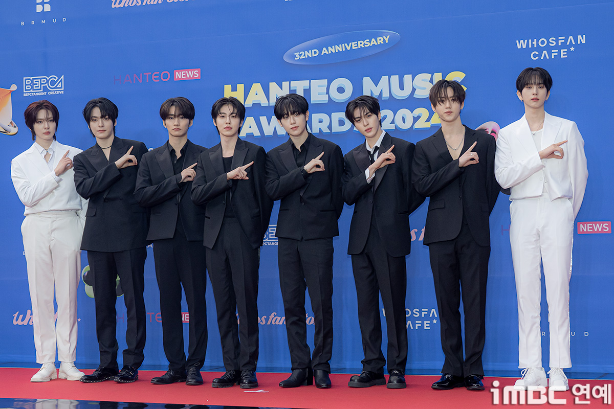 블랙엔화이트 이미지