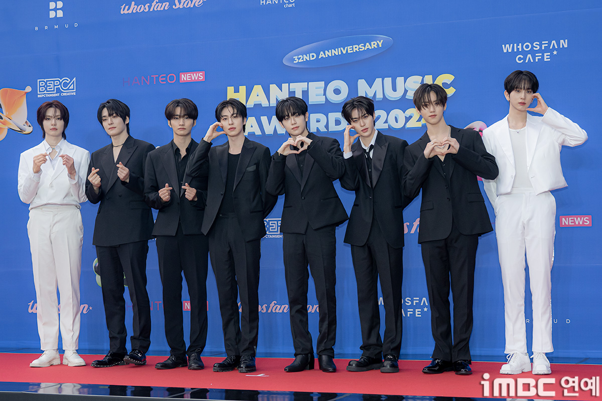 블랙엔화이트 이미지