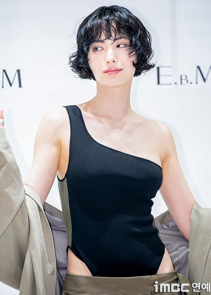 [움짤] 나나, 좌중압도 글로벌 자신감