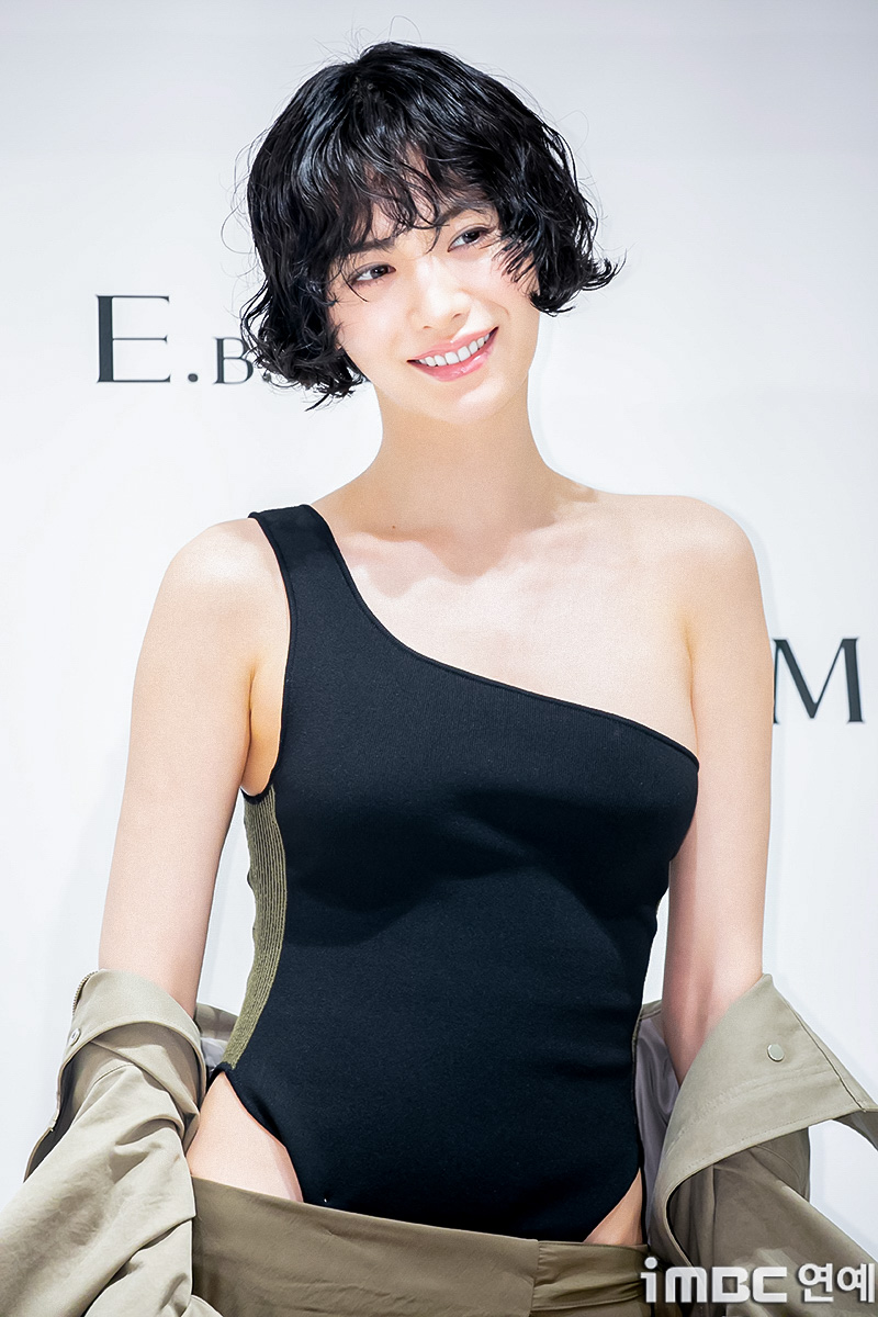 [움짤] 나나, 좌중압도 글로벌 자신감