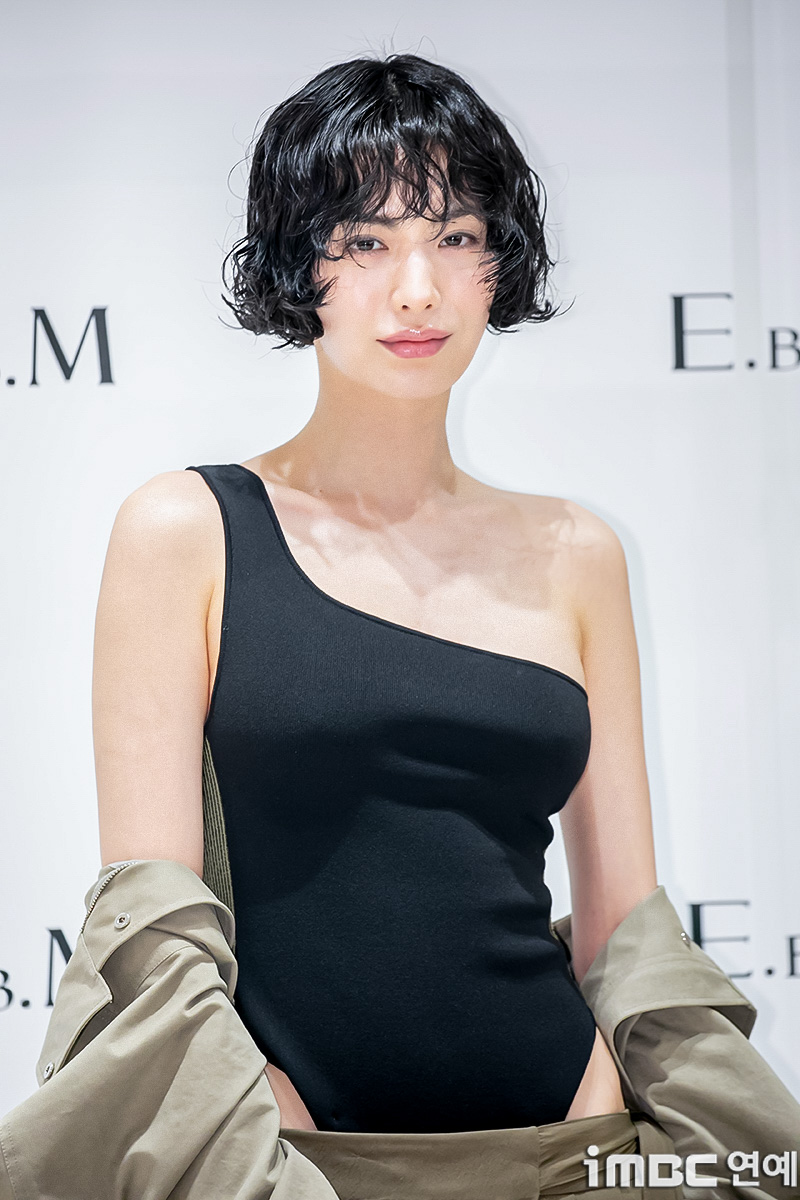 [움짤] 나나, 좌중압도 글로벌 자신감