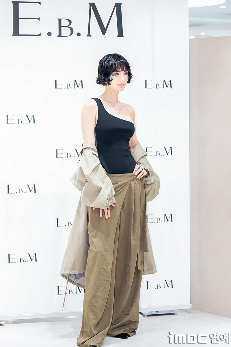 [움짤] 나나, 좌중압도 글로벌 자신감