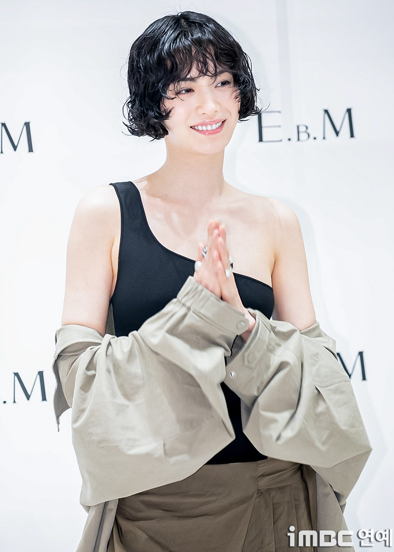 [움짤] 나나, 좌중압도 글로벌 자신감