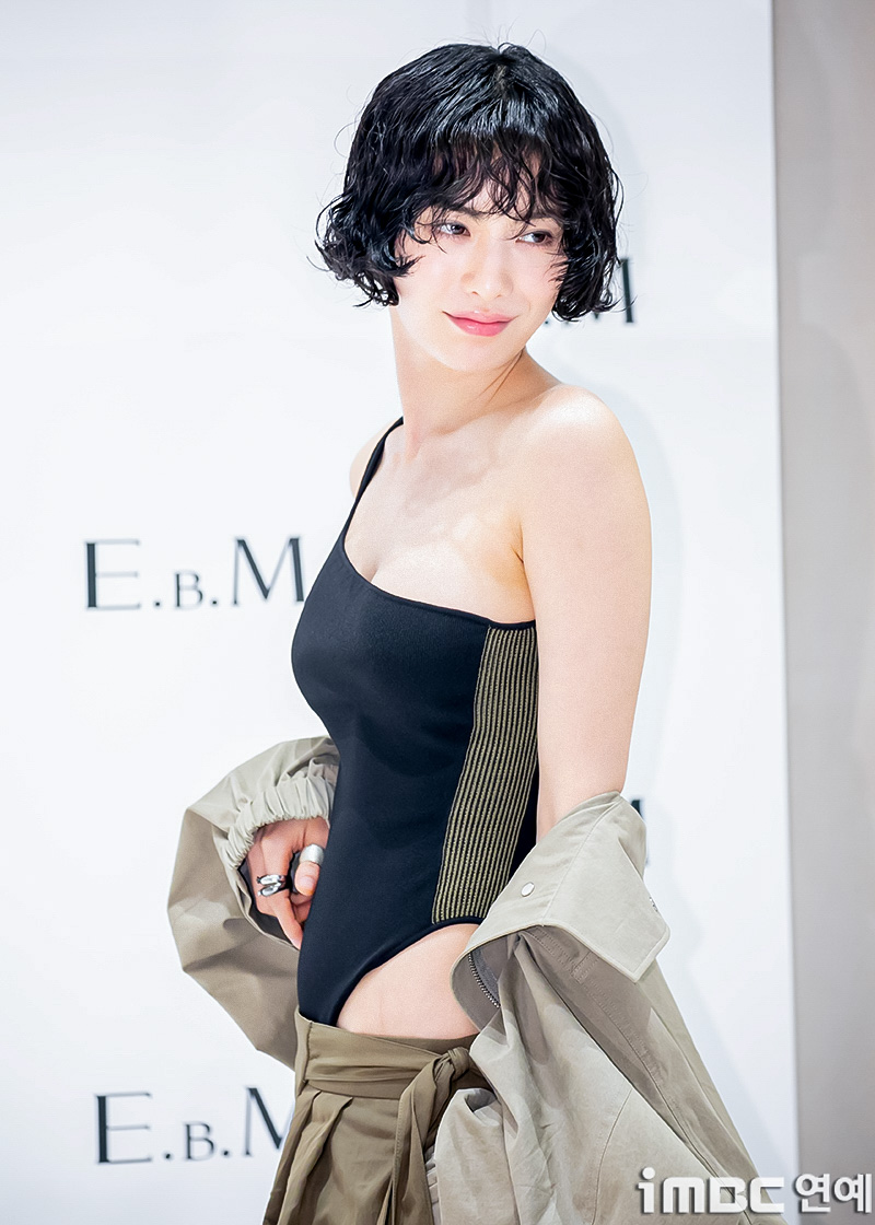 [움짤] 나나, 좌중압도 글로벌 자신감