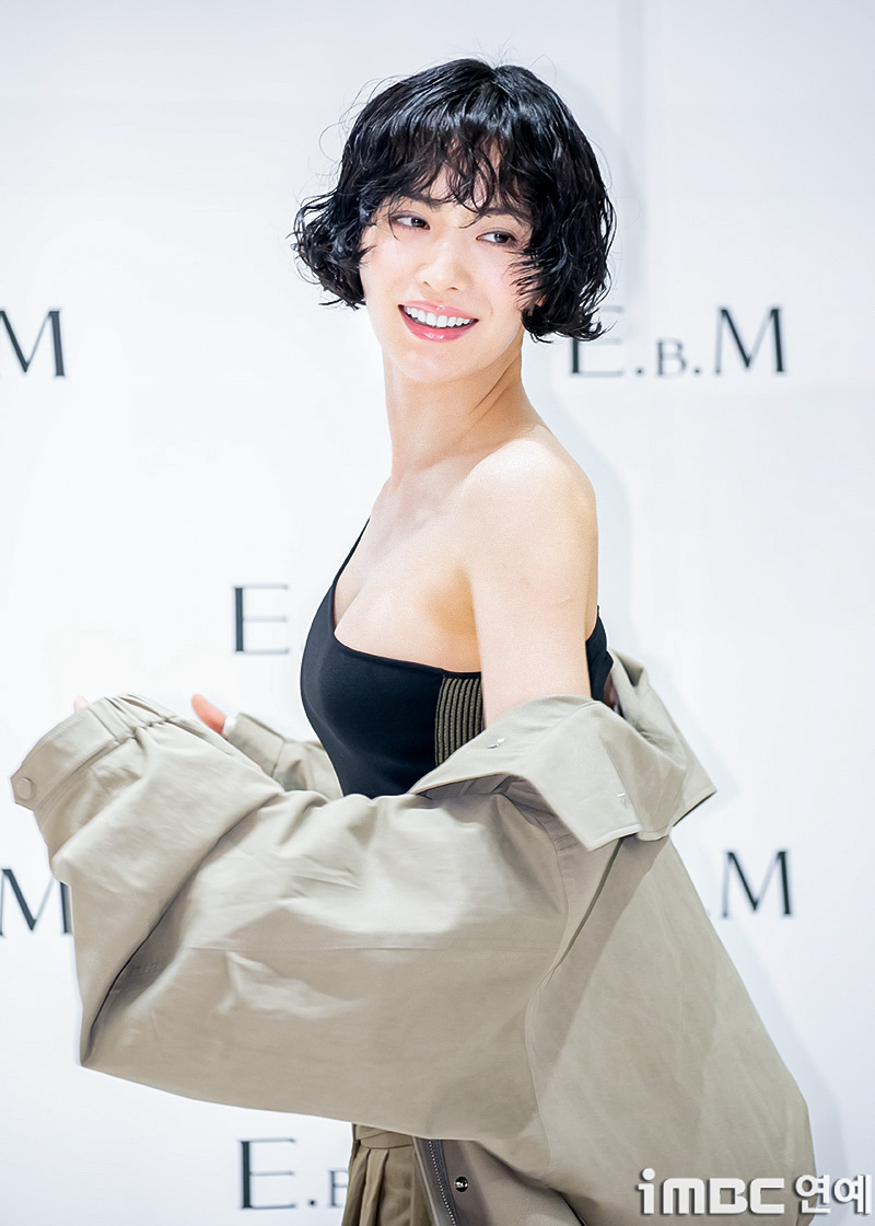 [움짤] 나나, 좌중압도 글로벌 자신감