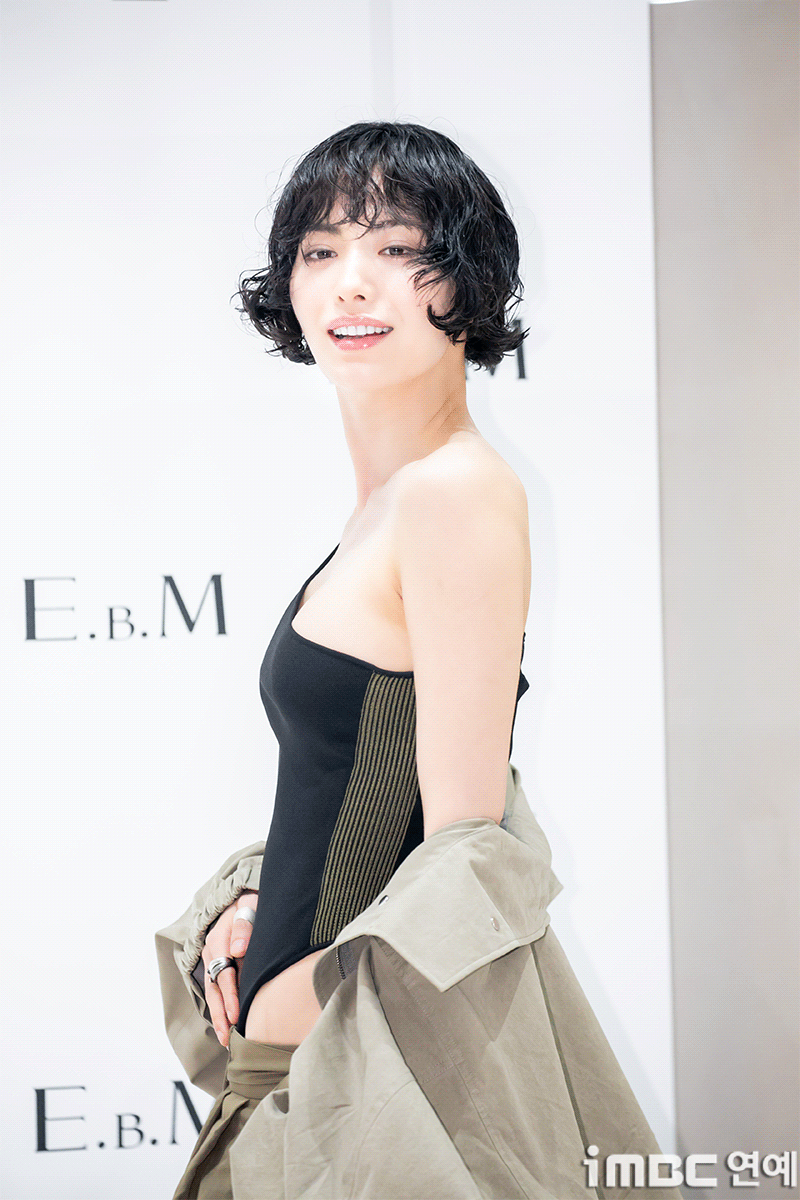 [움짤] 나나, 좌중압도 글로벌 자신감