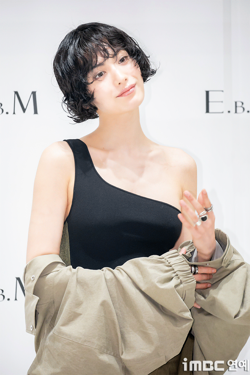 [움짤] 나나, 좌중압도 글로벌 자신감