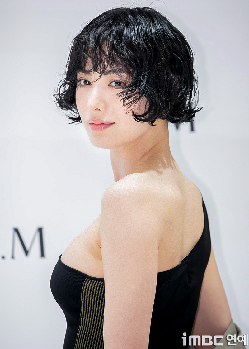 [움짤] 나나, 좌중압도 글로벌 자신감
