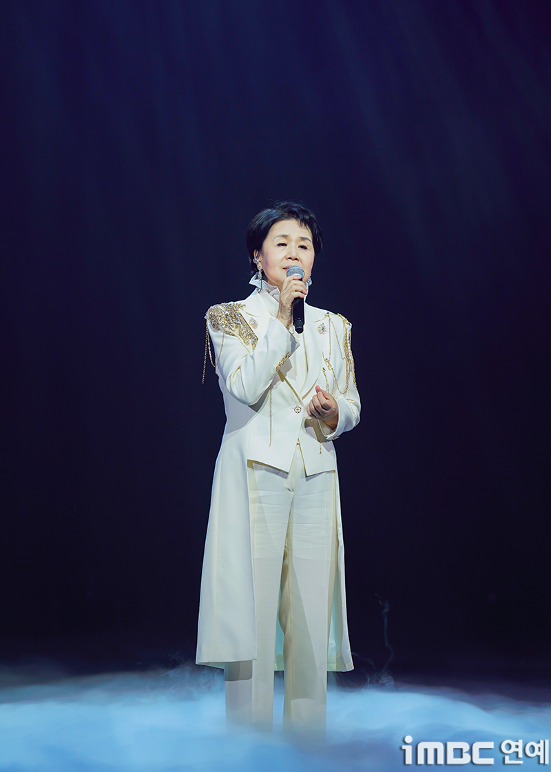 [포토] 심수봉, 애틋한 '비나리'