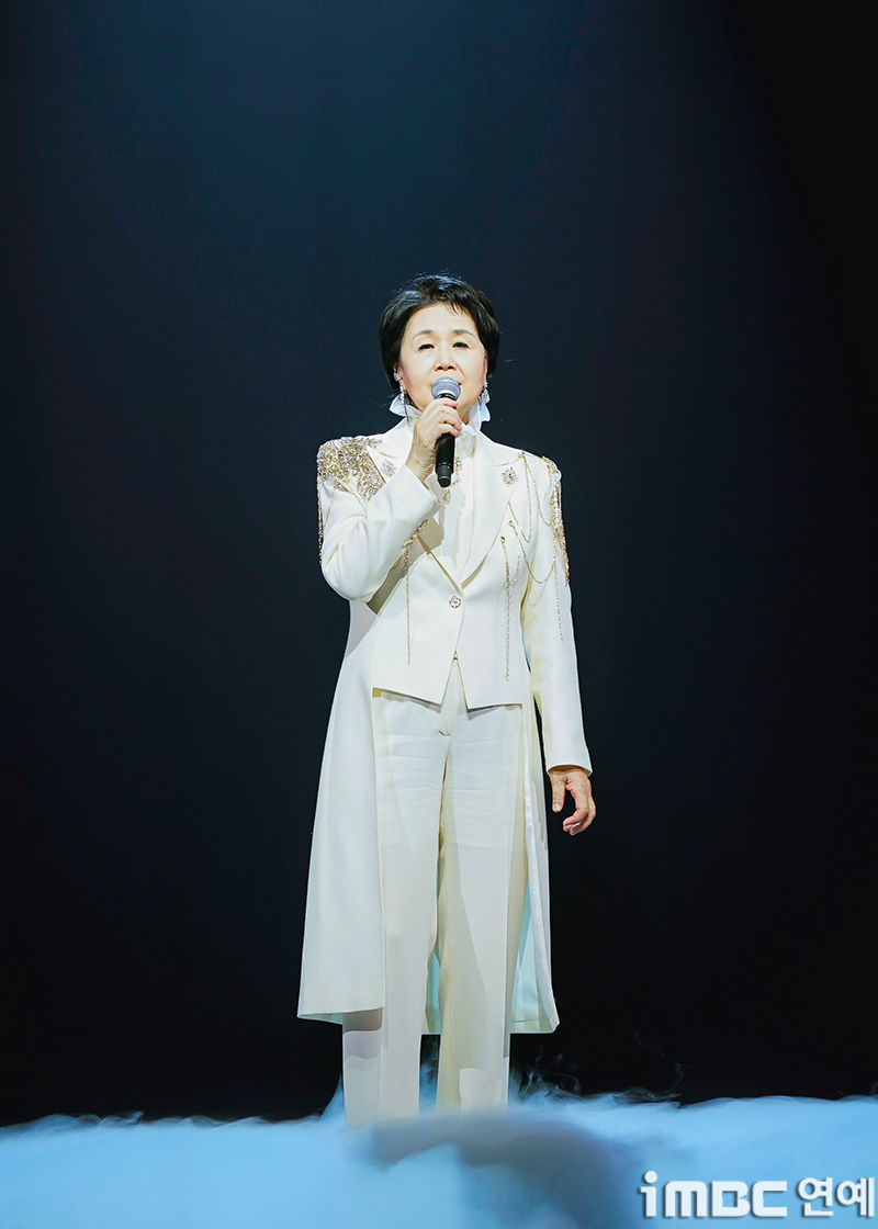 [포토] 심수봉, 애틋한 '비나리'