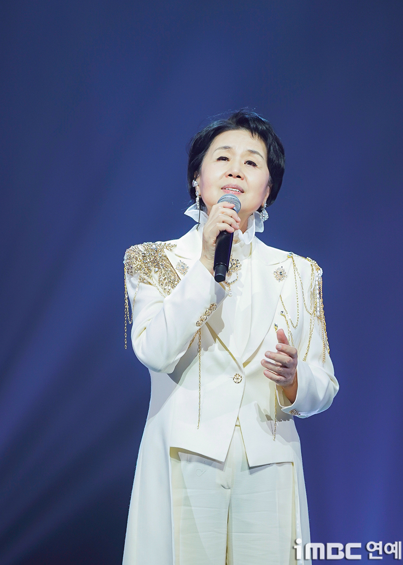 [포토] 심수봉, 애틋한 '비나리'