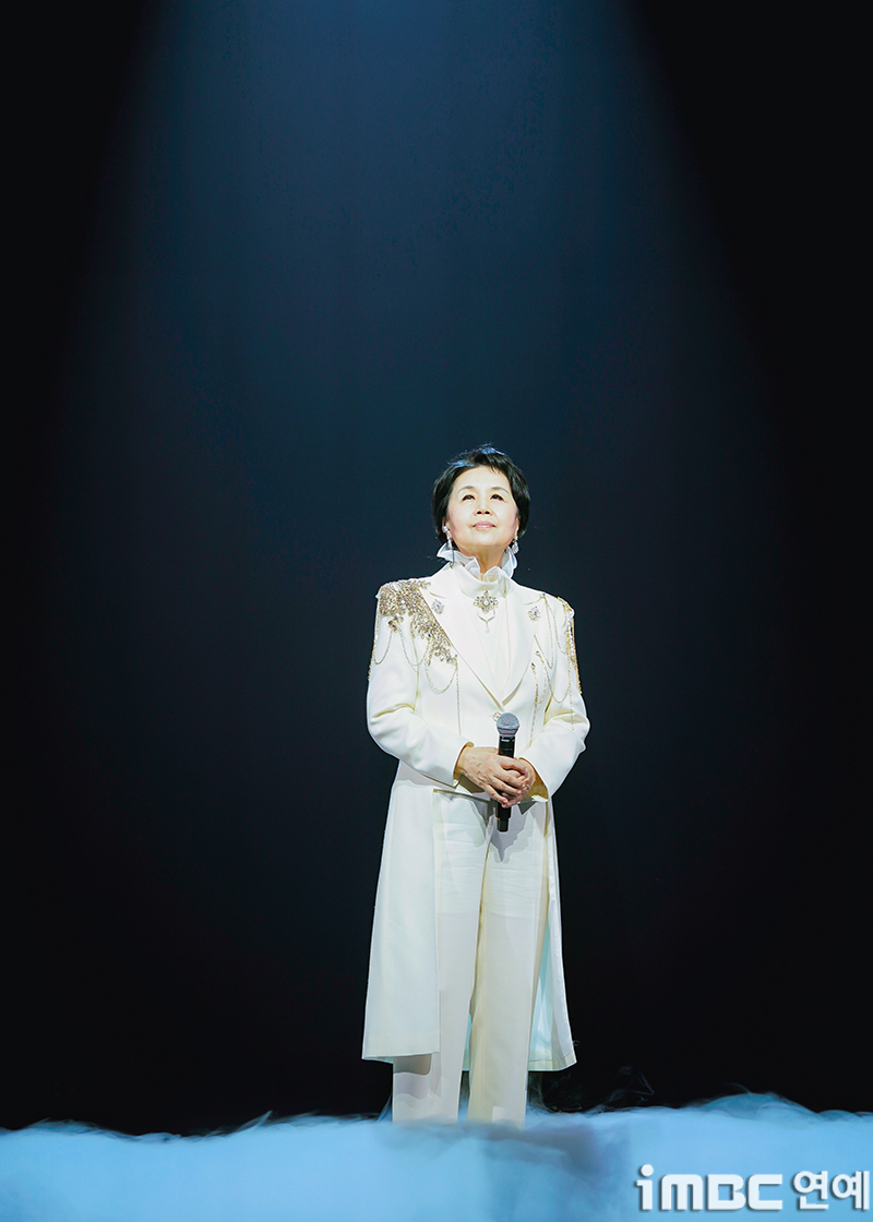 [포토] 심수봉, 애틋한 '비나리'